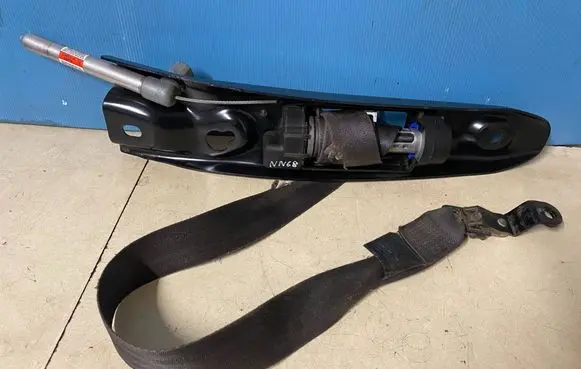 Volvo XC90 Front seatbelt 8619629 6008818L0H