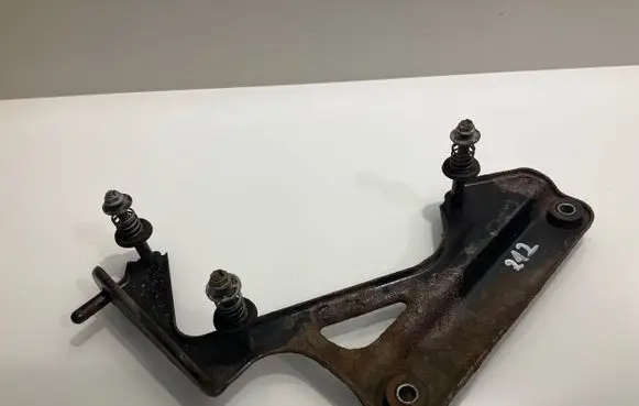 Mercedes-Benz E W212 Pneumatic air compressor holding bracket A2123200143 2123200143