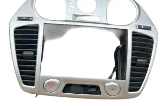 Hyundai i20 (PB PBT) Dash center air vent grill 974201J000 937701J800