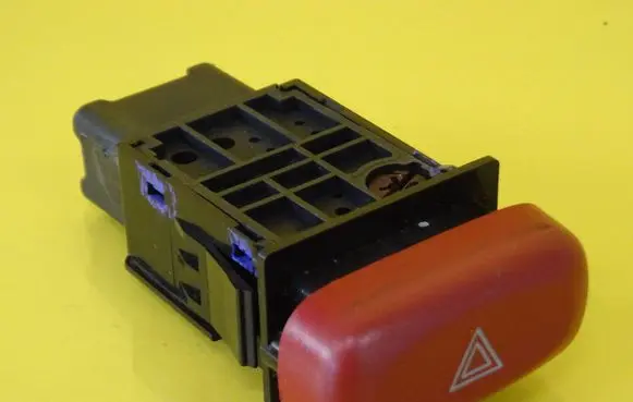 Suzuki Baleno EG Hazard light switch