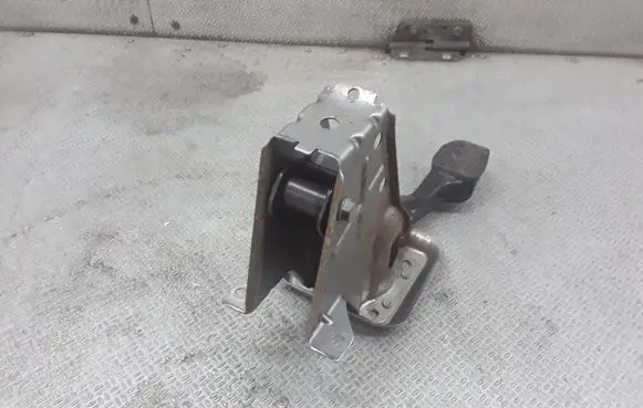 Volkswagen PASSAT B7 Brake pedal