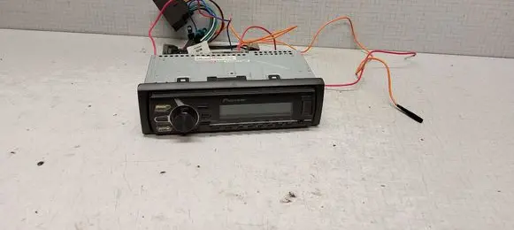 Volkswagen Golf V Radio/CD/DVD/GPS head unit D304009 P15902E 10R040512
