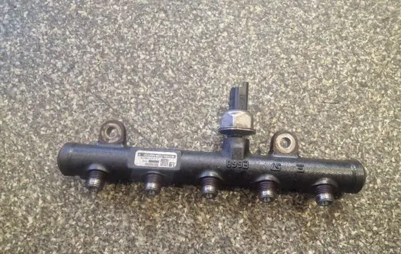 Ford S-MAX Fuel main line pipe