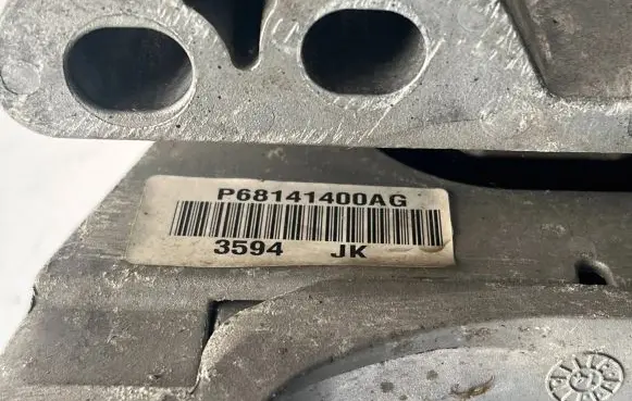 Jeep Cherokee Engine mounting bracket P68141400AG 3594