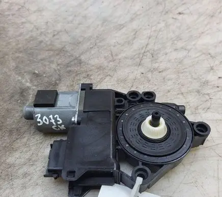 Hyundai i40 Rear door window regulator motor 1137328730 92011063137