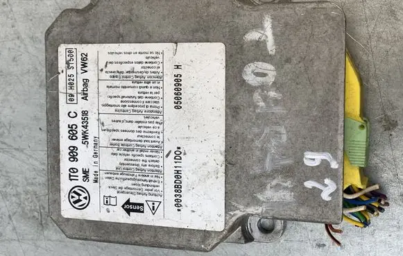 Volkswagen Touran I Airbag control unit/module 1T0909605C 05060905H