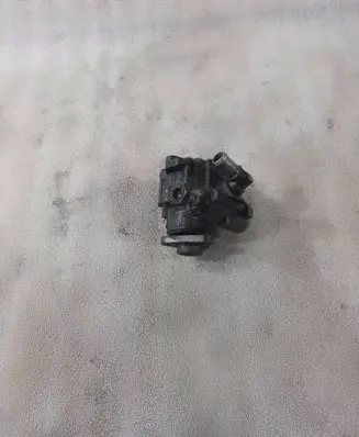 Audi A6 S6 C6 4F Power steering pump 