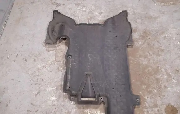 Mercedes-Benz C W204 Engine splash shield/under tray 2045241125 2125203023