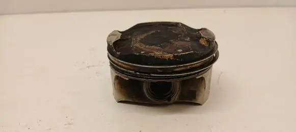 BMW 5 G30 G31 G38 Piston 8600381
