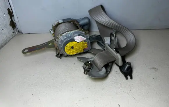 Subaru Legacy Front seatbelt 7K8330P 7K8330 012241
