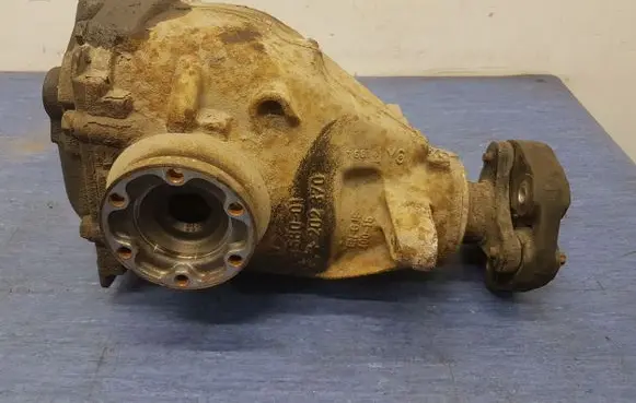 BMW 1 E82 E88 Rear differential 7566169