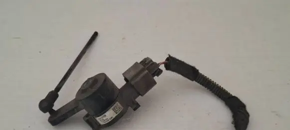 Opel Insignia B Front air suspension height level sensor 84084759
