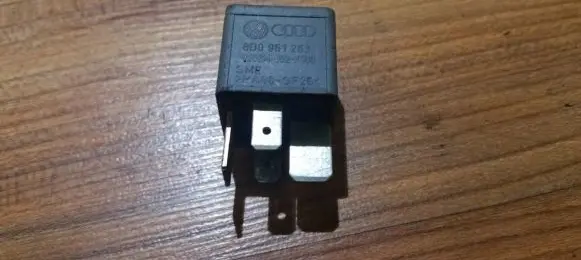Audi A4 S4 B5 8D Other relay 8d0951253 v23134-j52-300