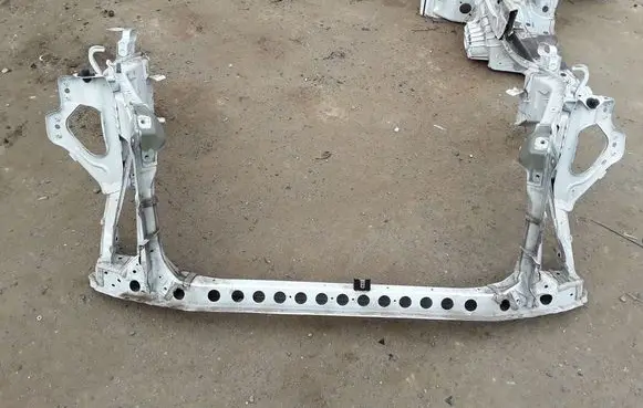 Chevrolet Silverado Radiator support slam panel 86790624