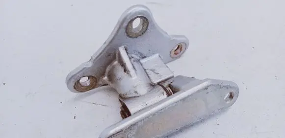 Mercedes-Benz ML W164 Front door lower hinge 