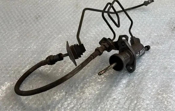 BMW 3 E46 Clutch slave cylinder 