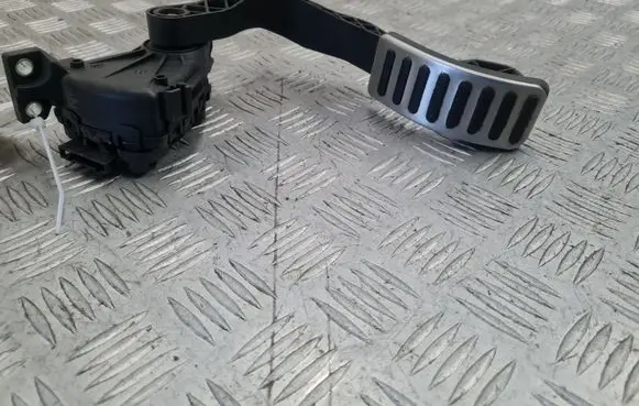 Volkswagen Phaeton Accelerator throttle pedal 3D1721503L