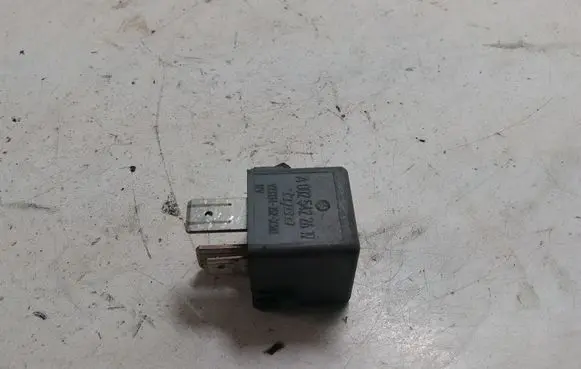 Mercedes-Benz Vito Viano W638 Other relay A0025422619