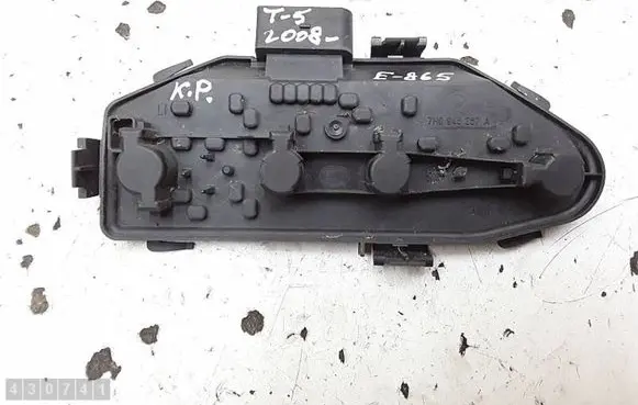 Volkswagen Transporter - Caravelle T5 Tail light bulb cover holder 7H0945257A