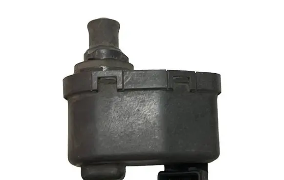 Volkswagen Golf III Headlight level adjustment motor 165941295 00437542