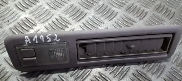 Toyota Previa (XR30, XR40) II Dash center air vent grill