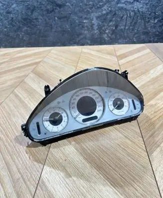 Mercedes-Benz E W211 Speedometer (instrument cluster) A2115404711 1100802500