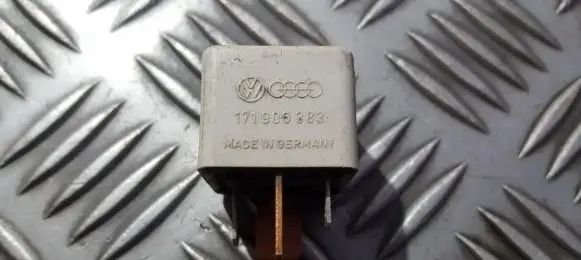 Volkswagen Jetta III Other relay 171906383 r601389