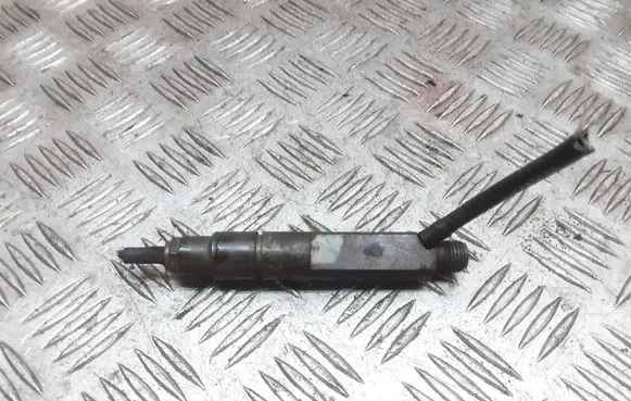 Audi A6 S6 C4 4A Fuel injector 028130201G