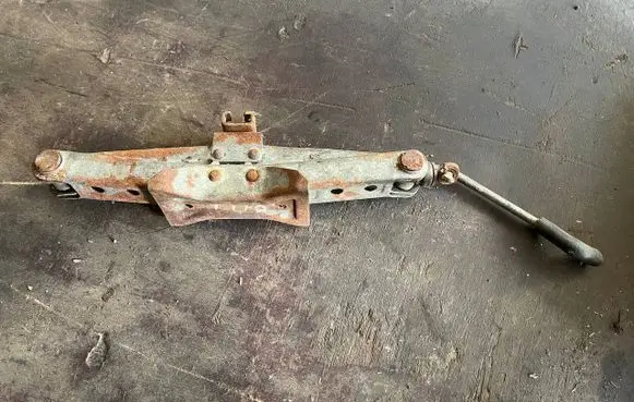 Nissan Almera Tino Lift Jack 