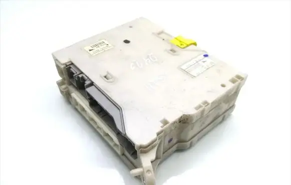 Lexus GS 300 350 430 450H Fuse module 82730-30631 7F04-1324