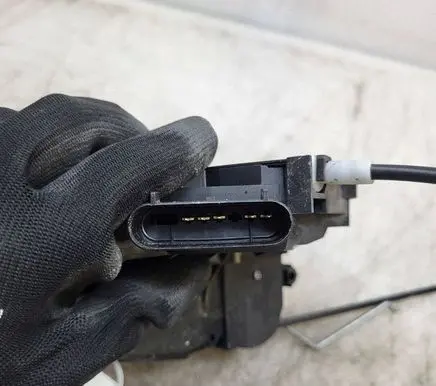 Volvo V60 Front door lock 31301737 40534141351141 A046465
