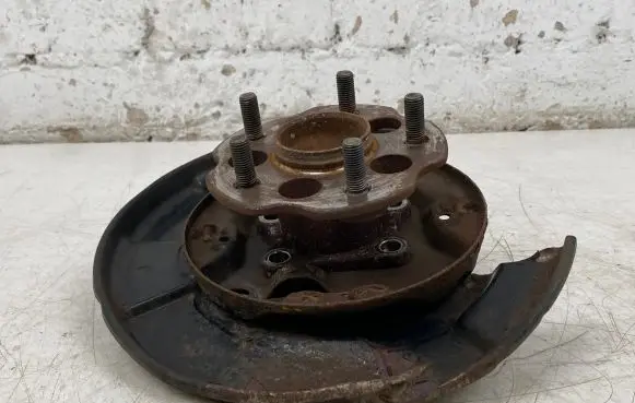 Toyota Prius+ (ZVW40) Rear wheel hub