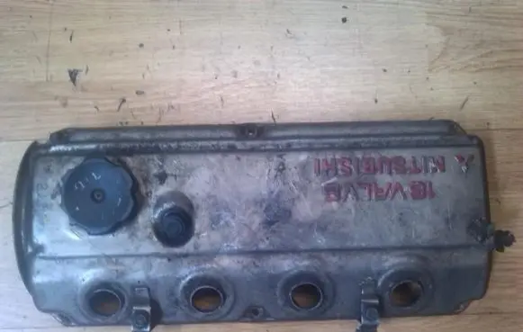 Mitsubishi Space Runner Rocker cam cover 
