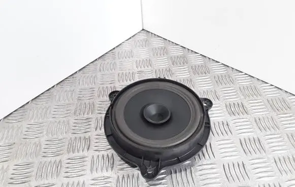 Nissan Qashqai High frequency speaker in the rear doors 7606500485
