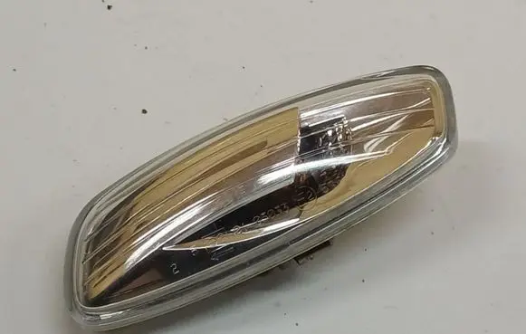 Citroen C4 Grand Picasso Front fender indicator light 0105033