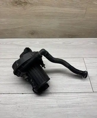 Volkswagen Golf V Secondary air pump 06A959253B