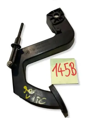 Mercedes-Benz Vito Viano W638 Clutch pedal A6382900501
