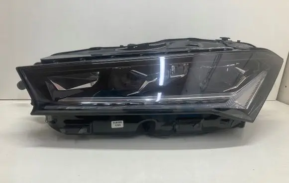 Skoda Superb B9 Headlight/headlamp 3P1941015A
