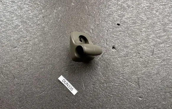 Nissan Patrol Y61 Sun visor clip/hook/bracket 96409VB000