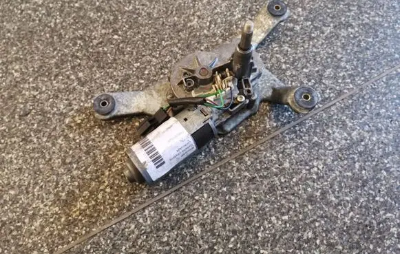 Mitsubishi Carisma Rear window wiper motor 0390201528