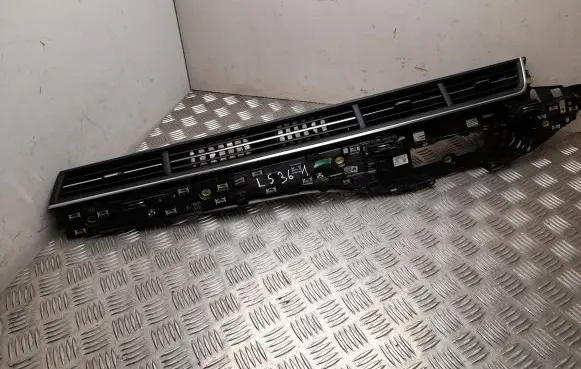 Rear air vent grill