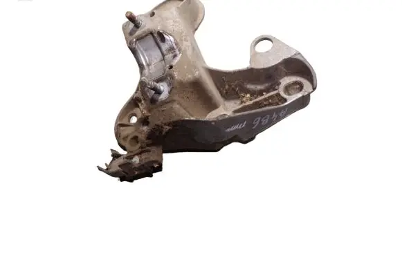 Engine mounting bracket