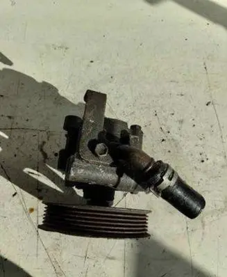 Toyota Corolla Verso E121 Power steering pump