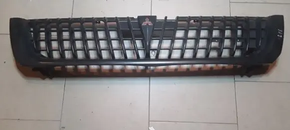 Mitsubishi Pajero Sport I Front grill MR221211