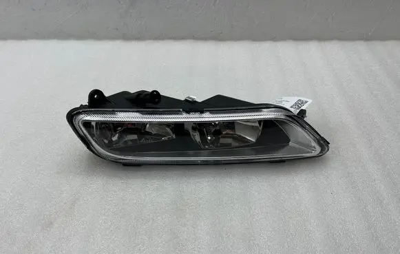 Volkswagen PASSAT B7 Front fog light 19B022B 03B00K