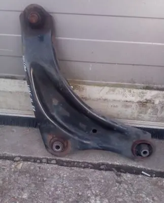Nissan Leaf I (ZE0) Front lower control arm/wishbone