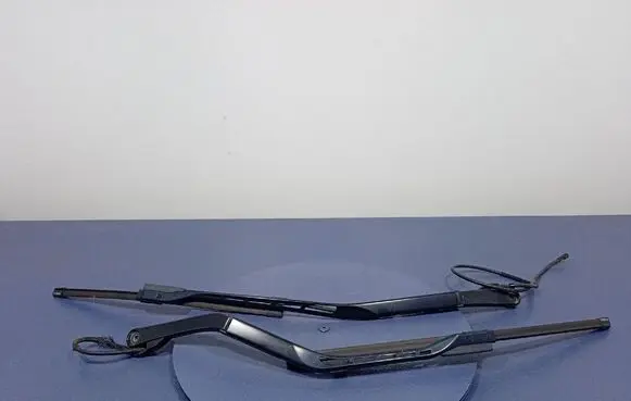 Volvo S90, V90 Front wiper blade arm 31440420