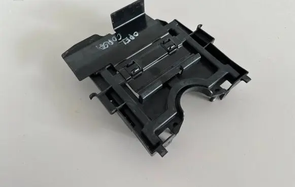 Opel Corsa E Engine control unit holder 39081900 39081899