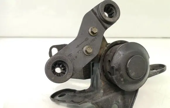 Ford Cougar Engine mount bracket 95BB9W526CA 95BB9B929AA 95BB