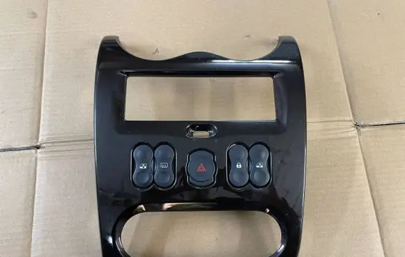 Dacia Duster Radio/GPS head unit trim 682603302r